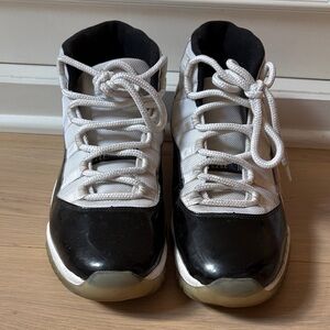 Air Jordan retro concord  Black and White Sneakers size 10.5
